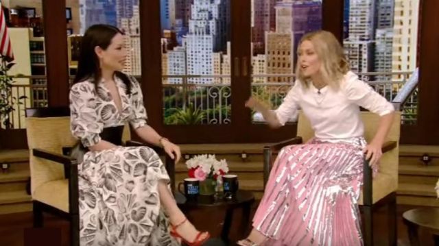 Alexander McQueen Cabinet Of Shells Short-Sleeve Dress worn by Lucy Liu on LIVE with Kelly and Ryan August 12, 2019