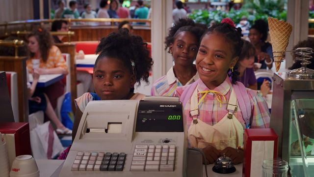 Sharp Cash Register as seen in Stranger Things (S03E04)