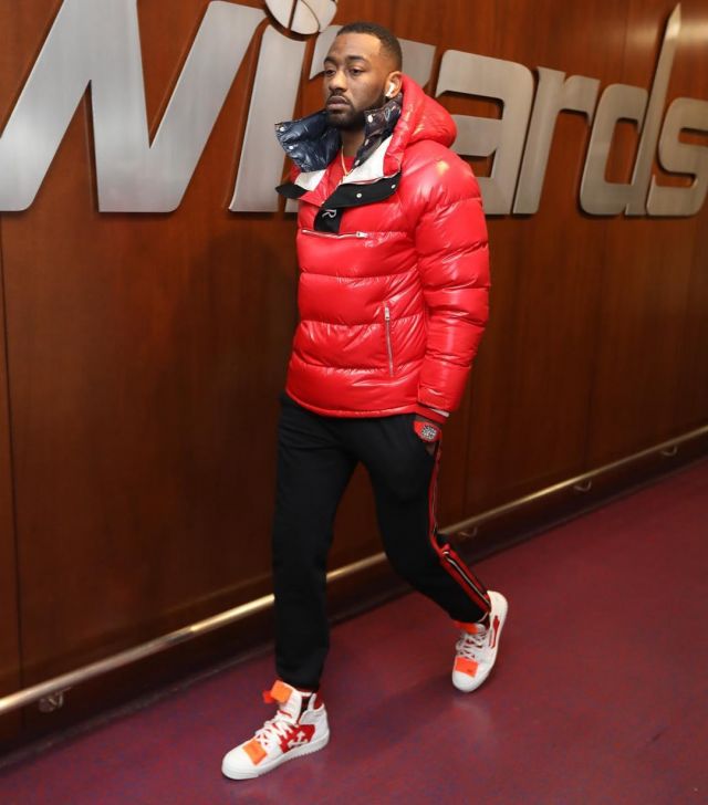 The white Sneakers with orange and Off-White of John Wall, on the account Instagram of @johnwall