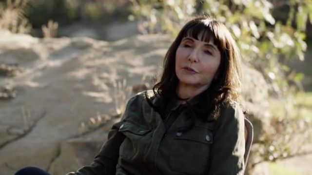 Free People Green Pocket Front Jacket worn by Gail Klosterman (Mary Steenburgen) in The Last Man on Earth (Season 04 Episode 16)