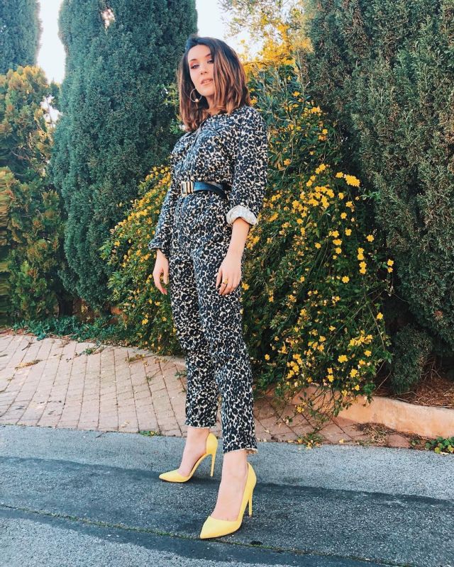 El traje de estampado de leopardo que lució Adrianne en la cuenta de Instagram de @adriannetrends