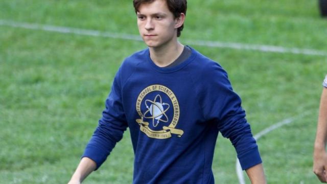 The t-shirt-navy blue of Peter Parker / Spider-Man (Tom Holland) in Spider-Man : Homecoming