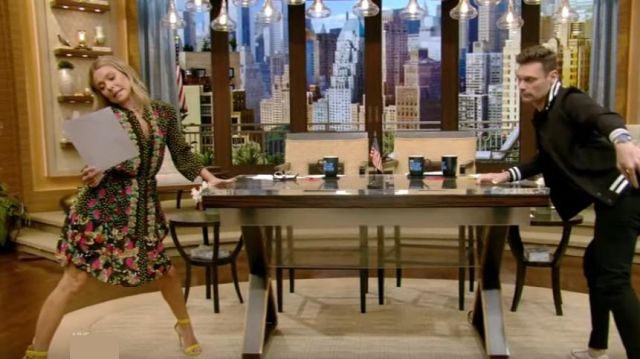 Gianvito rossi Portofi­no leather san­dals worn by Kelly Ripa on LIVE with Kelly and Ryan AUGUST 13, 2019