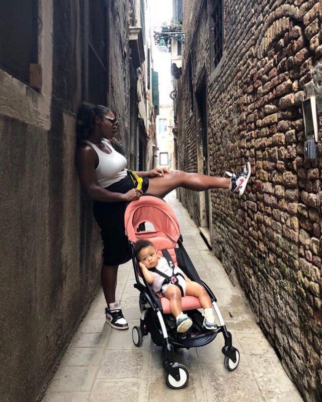 Sneakers Jordan 1 Mid of Serena Williams on the account Instagram of @serenawilliams