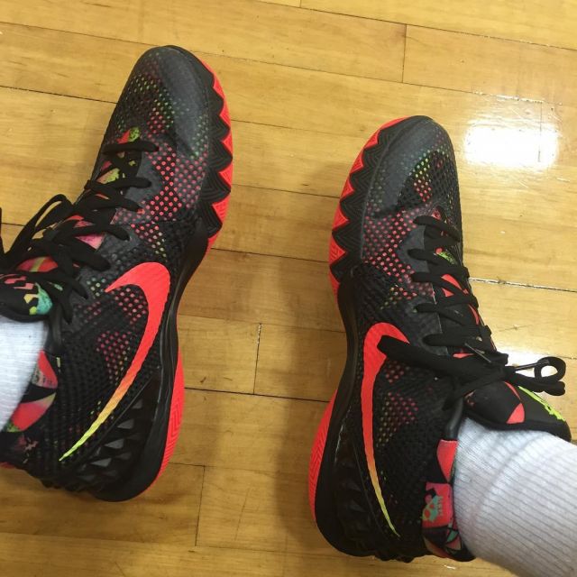 The basketball shoes of Nike Kyrie 1 Dream of Quinn Cook on the account Instagram of @qcook323