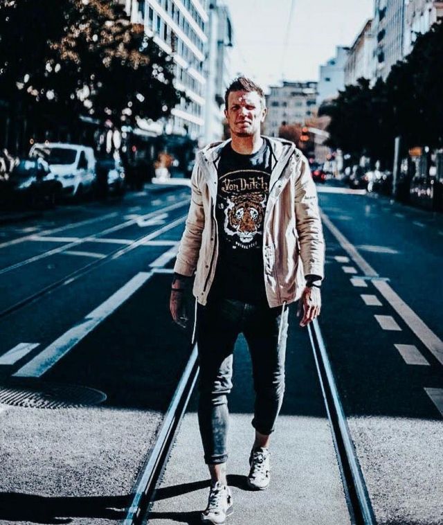 Le T-shirt Von Dutch Tiger Noir porté par Benjamin Machet sur le compte Instagram de @benjaminmachet