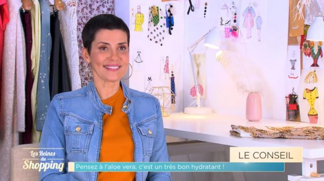 La veste courte en denim délavée de Cristina Córdula dans Les Reines du shopping (20/08/19)