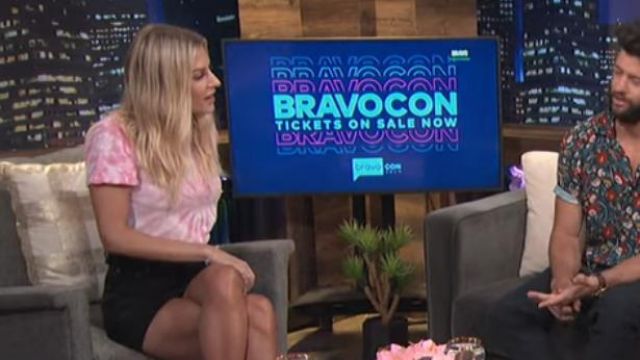 Re/Done Tie-Dyed T-shirt in Pink worn by Morgan Stewart on E! News AUGUST 20, 2019