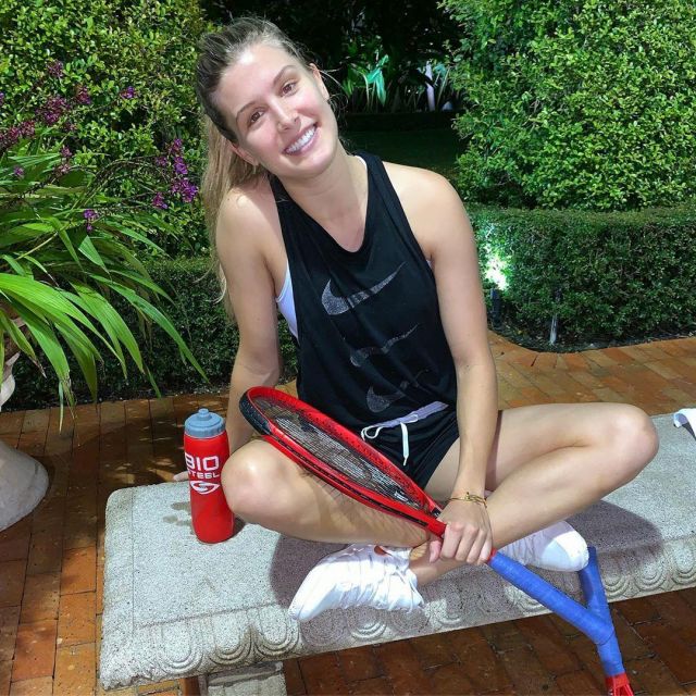 The Nike tennis Shoes of Eugenie Bouchard on the account Instagram of @geniebouchard