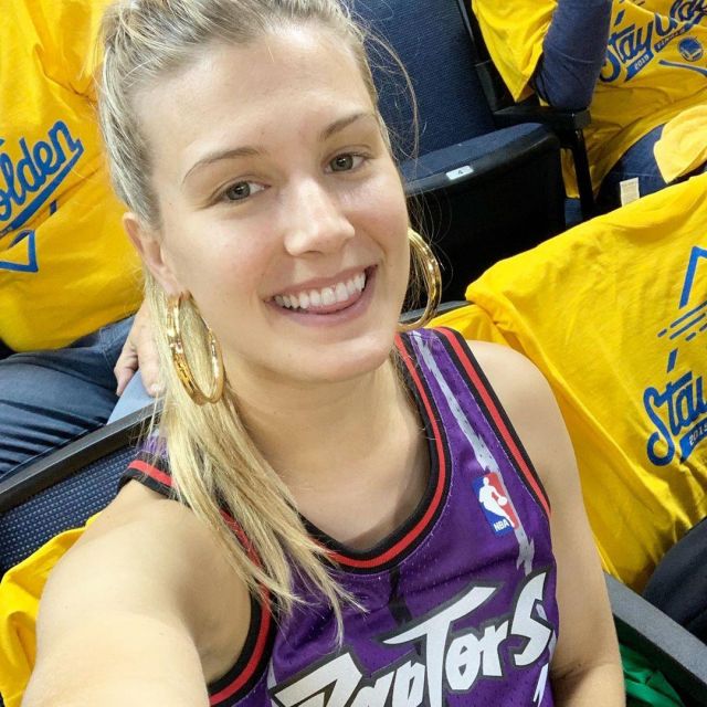 Le maillot des Toronto Raptors de Eugenie Bouchard sur le compte Instagram de @geniebouchard