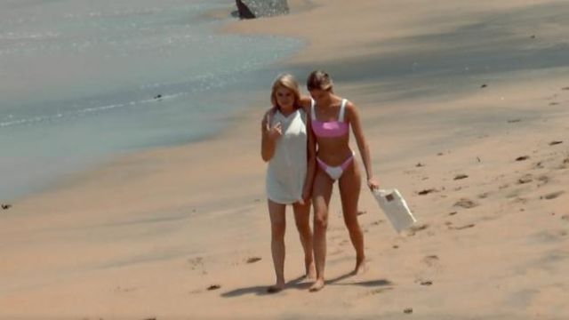 Lovewave Pink and White Colorblock Bikini Top worn by (Hannah Godwin) in Bachelor in Paradise (S06E05)