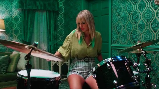 Green plaid shorts of Taylor Swift in the music video Lover