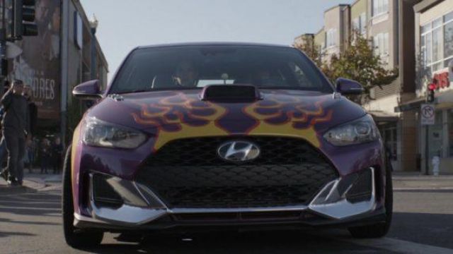 Hyundai Veloster driven by Luis (Michael Peña) in Ant-Man and the Wasp