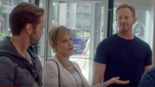 Slim Fit V Neck Short Sleeve T Shirts in Navy worn by Ian Ziering (Ian Ziering) in BH90210 (S01)