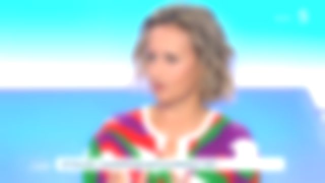 La chemise imprimée de Caroline Roux dans C dans l'air du 27.08.2019