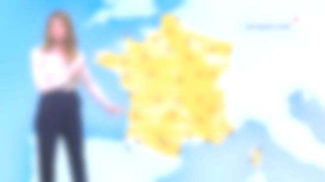 The printed shirt of Chloe Nabedian in Weather of France 2