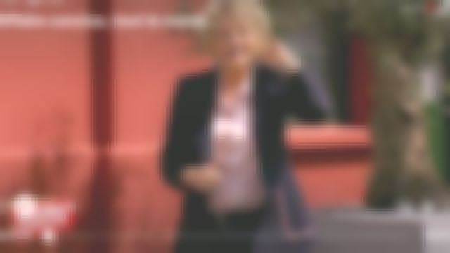 La veste de blazer à boutons croisés marine de Sophie Davant dans Affaire conclue le 29.08.2019