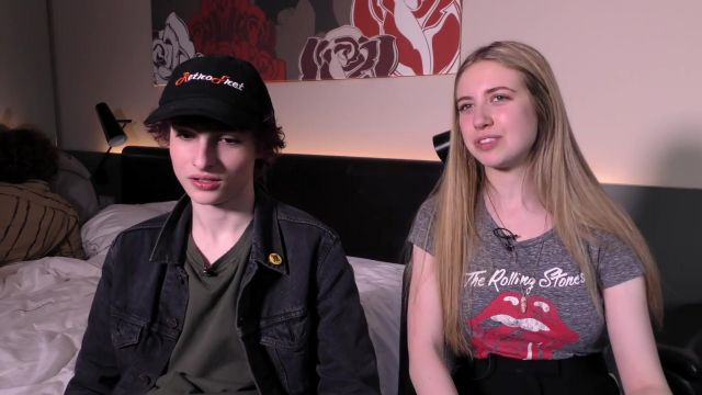 La veste en jean portée par Finn Wolfhard dans la vidéo Calpurnia interview - Finn Wolfhard & Ayla Tesler-Mabe