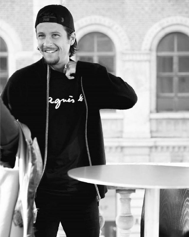 Le T-shirt noir Agnès B. de Nekfeu sur son compte Instagram @neklefeu