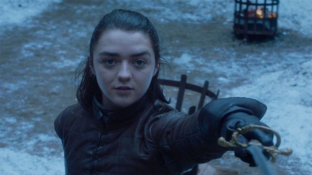 The sword éguille of Arya Stark (Maisie Williams) in Game of Thrones (S08E03)