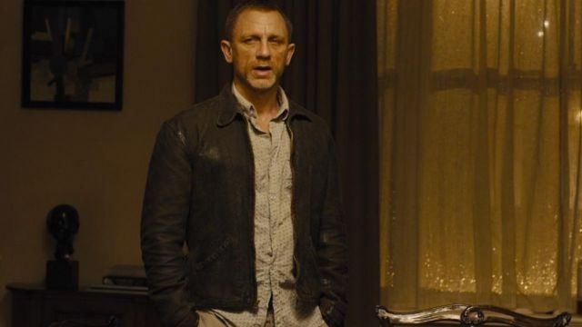 The leather jacket of James Bond (Daniel Craig) in Skyfall