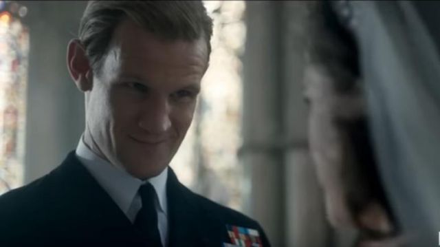 Chemise blanche portée par Philip, Duc d'Édimbourg (Matt Smith) dans La Couronne (S03)