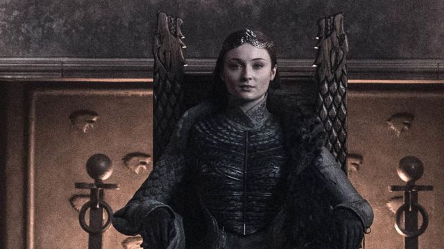Couronne de Sansa Stark (Sophia Turner) dans Game of Thrones (S08E06)
