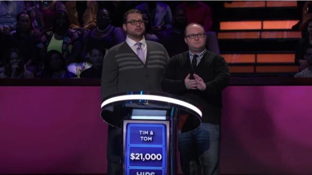 Tran­si­tion pants jean worn by Tom in Beat Shazam S01E14, September, 14 2017