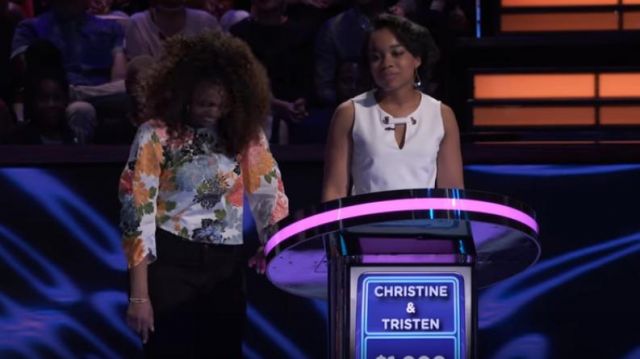Black denim pants worn by Christine on Beat Shazam S01E02	June, 01 2017
