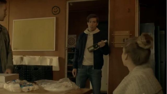 Bomber black worn by Thomas (Pierre-Luc Lafontaine) in Jeremiah (S01E26)