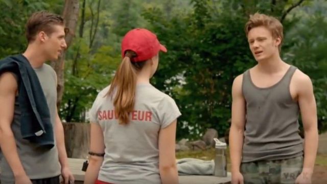 Grey tank top worn by Philippe (Jean-Nicolas Verreault), in Jeremiah (S02E07)