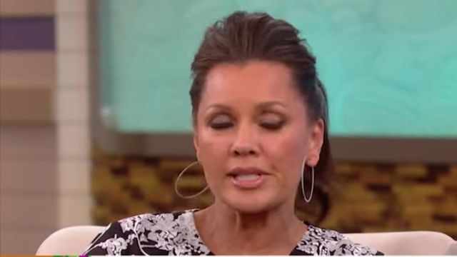 Oval  earrings golden stainless steel worn by Vanessa Williams on The Dr. Oz Show 4 sept. 2018