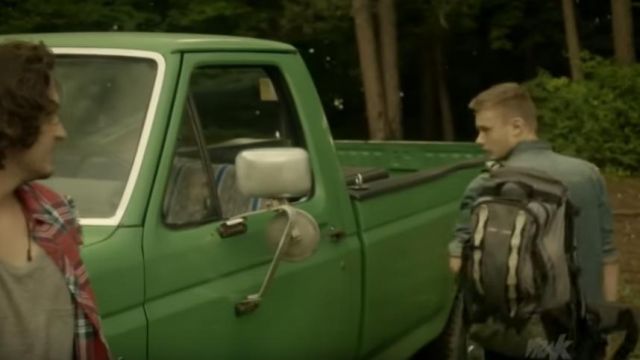 The backpack worn by Olivier (Antoine L'écuyer) in Jeremie (S01E14)