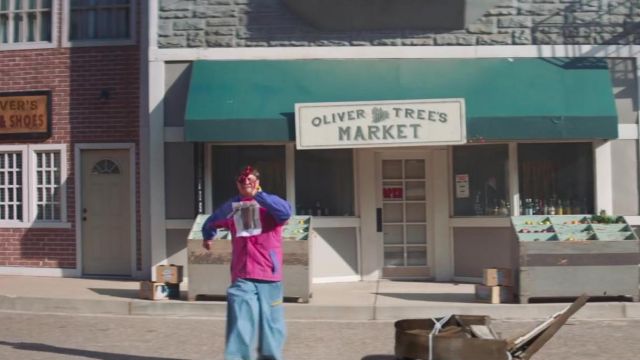 Oversize jeans worn by Oliver Tree in his Miracle Man music video