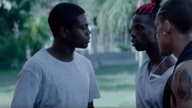 Grey Crew­neck T-Shirt worn by David (Akili McDowell) in David Makes Man (S01E01)