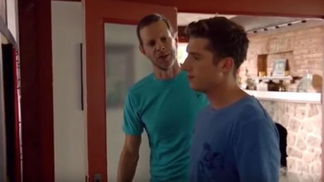 T-Shirts blue worn by Philippe (Jean-Nicolas Verreault), in Jeremiah (S02E11)