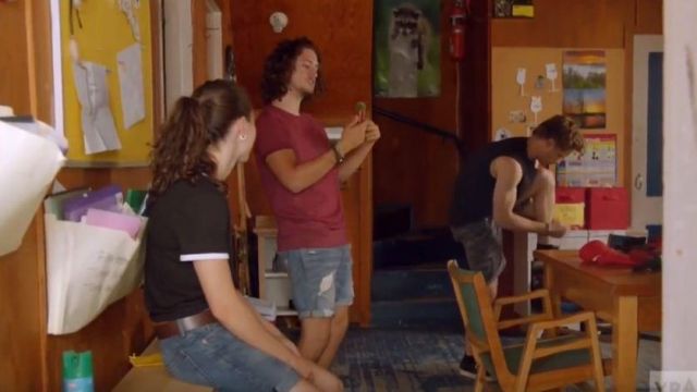 Le short en jeans porté par Maxime (Lou-Pascal Tremblay) dans Jérémie (S02E12)