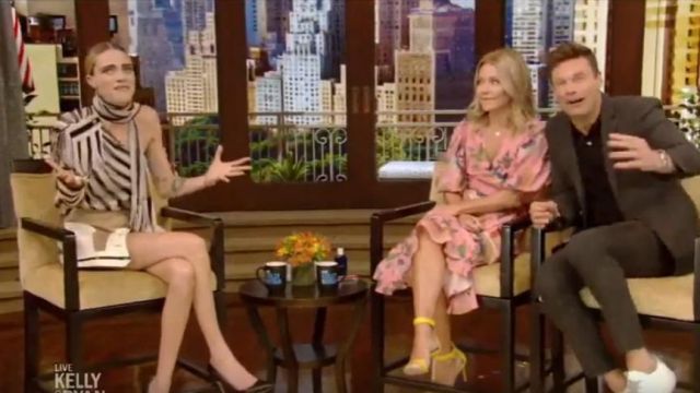 Gianvito rossi portofi­no leather san­dals worn by Kelly Ripa on LIVE with Kelly and Ryan