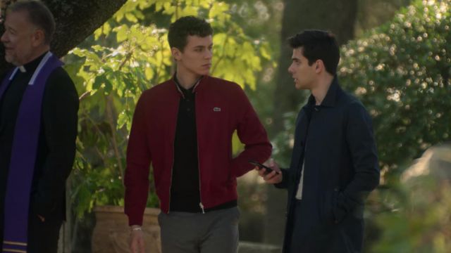 The red jacket Lacoste worn by Ander (Arón Piper) in the series Elite (S02E02)