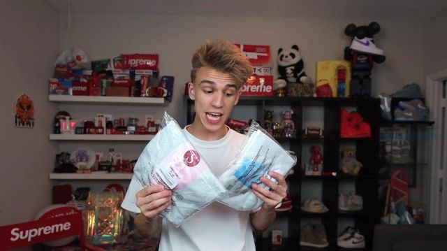 The gray t-shirt Supreme Super Cream of Giancarlo Purch aka Blazendary in Supreme FW19 Week 1 Unboxing / Review *ALL ITEMS*
