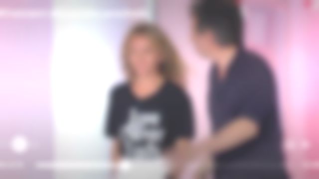 The black t-shirt Love Never Ends of Sylvie Testud in Highly Sunday 08.09.2019