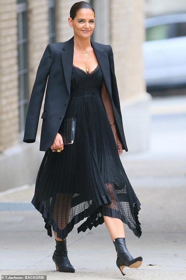 The long black dress of Katie Holmes on @katieholmes212