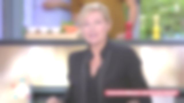 The silk blouse black mini lozenges of Anne-Elisabeth Lemoine in C you 04.09.2019