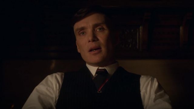 La cravate vintage rayée de Thomas Shelby (Cillian Murphy) dans Peaky Blinders (S05E01)