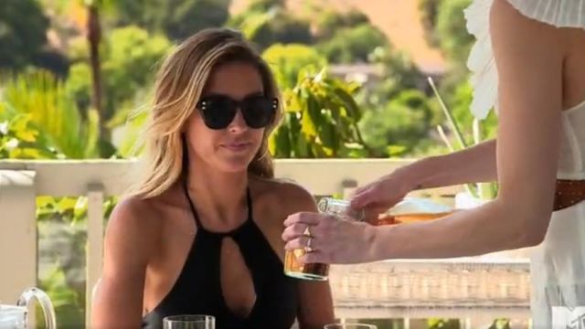 Proie nager noir Saint Tropez Réversible un Morceau porté par elle-Même (Audrina Patridge) dans Les Collines: de Nouveaux Commencements (S01E10)
