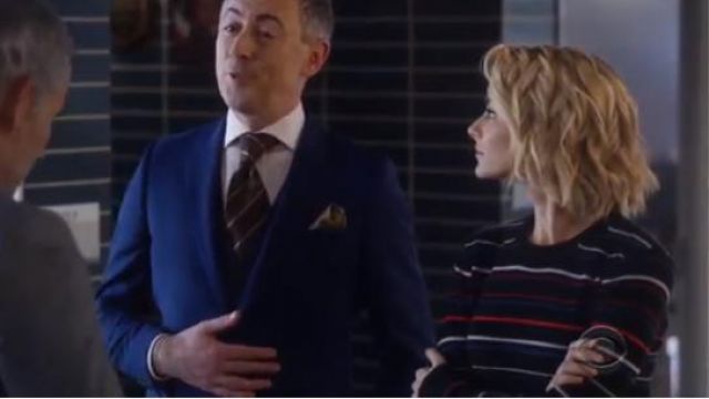 Équipements en noir shirley rayure pull en cachemire porté par Det. Lizzie Needham (Bojana Novakovic) dans l'Instinct (S02E11)