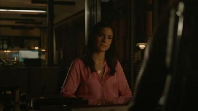 Zadig and Voltaire pink blouse worn by Yoli Castillo (Isabel Arraiza) in Pearson (S01E08)