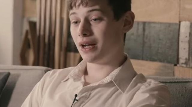 White T-shirt worn by Noah Ingram (Uly Schlesinger) in the series of Two-Sentence Horror Stories (S01)