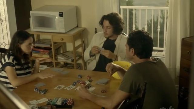 T-shirt khaki worn by Mathieu (Patrick Labbé) in Jeremie Season 1 Episode 18 The Photo