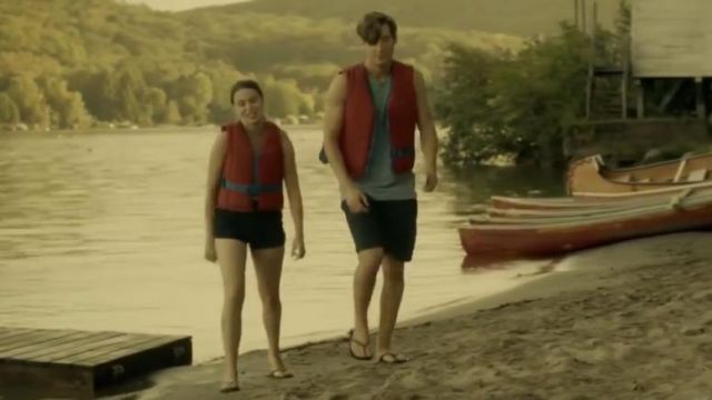 The black shorts worn by Camille (Stephanie Arav-Clocchiatti) in Jeremie Season 1 Episode 18 The Photo